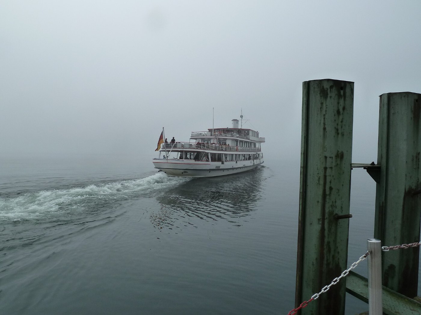 MS Schwaben vor einer Nebelbank