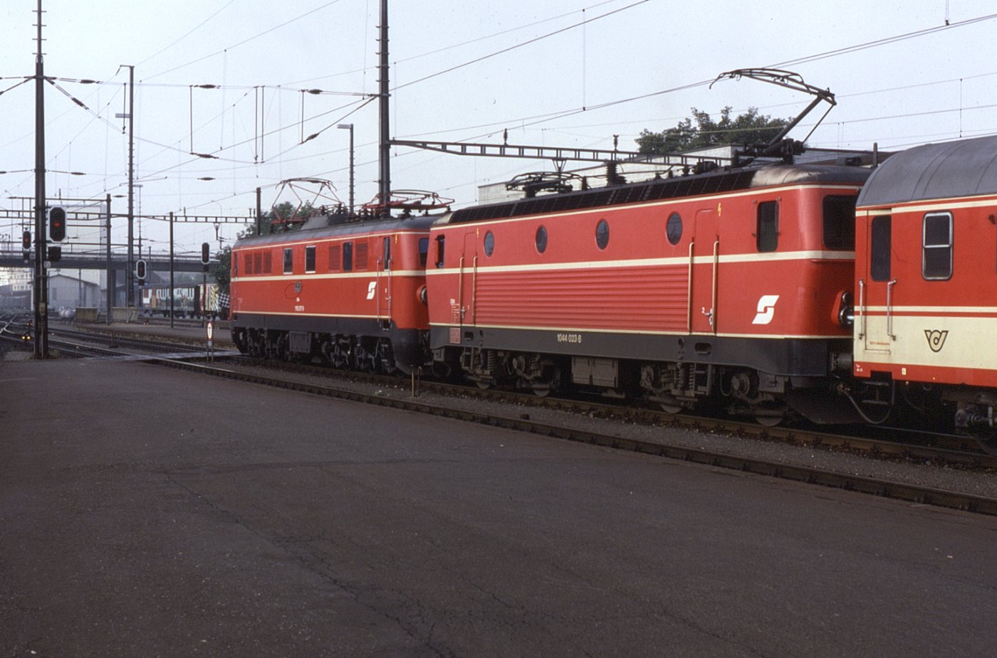 04.08.88 St Valentin Class 1110 & 1044.023 ()