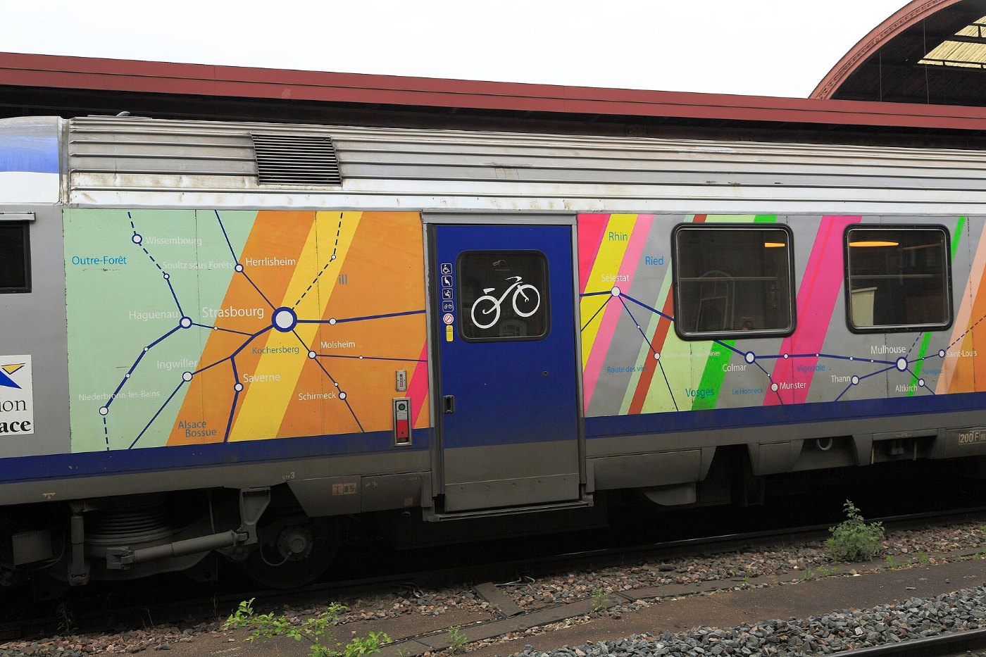 J22 675 Corail Steuerwagen, TER Anstrich Elsass