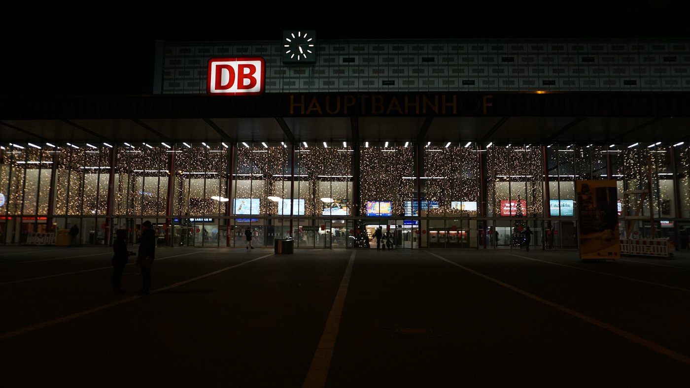 Braunschweig Hauptbahnhof bei Nacht