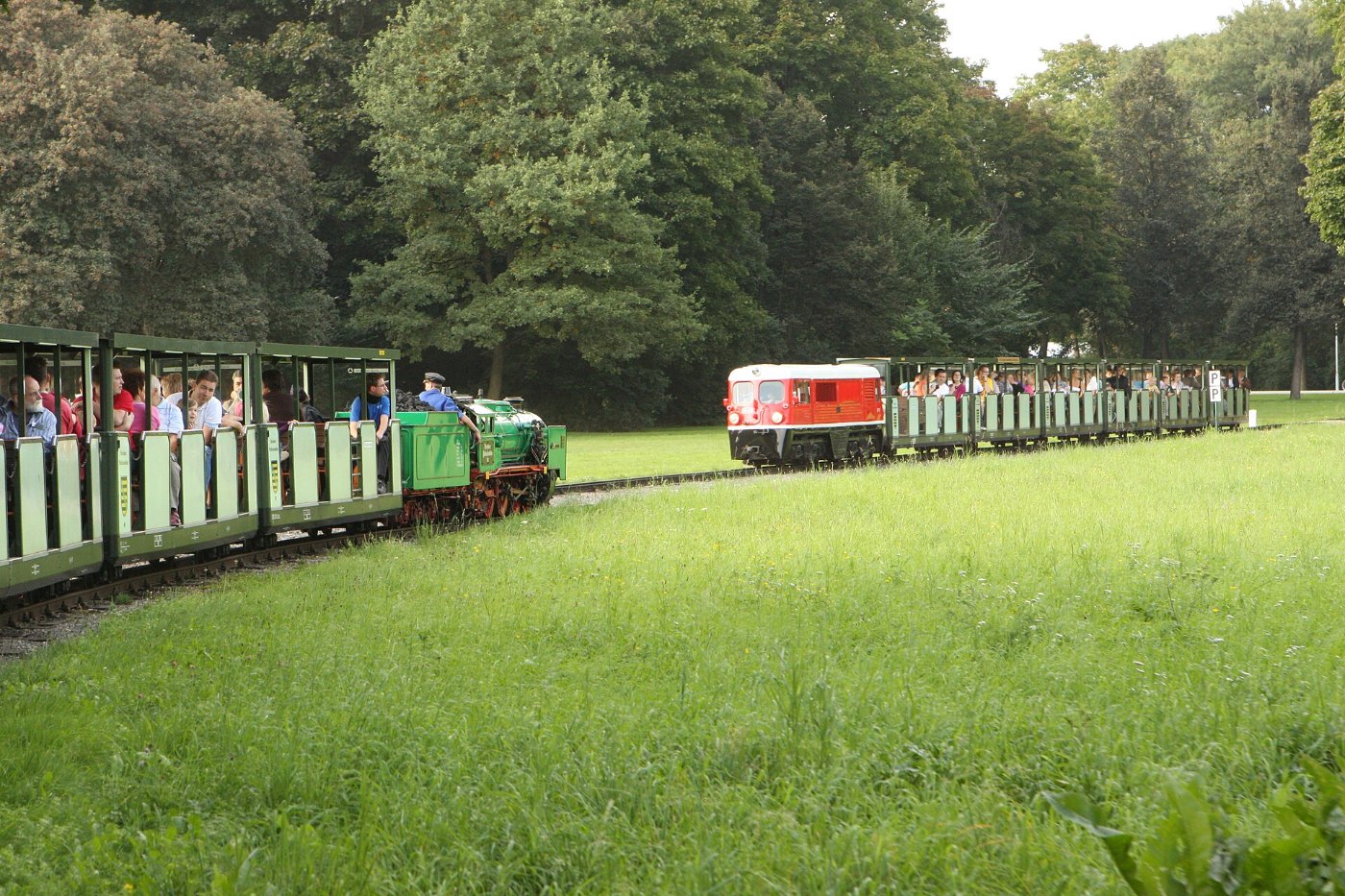 Parkeisenbahn Dresden Zugbegegnung 2010 09 11