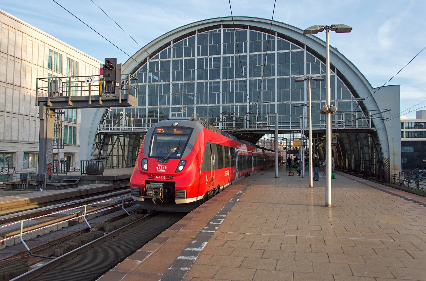 Berlin Alexanderplatz DB 442 836 als RB14 naar Nauen ()