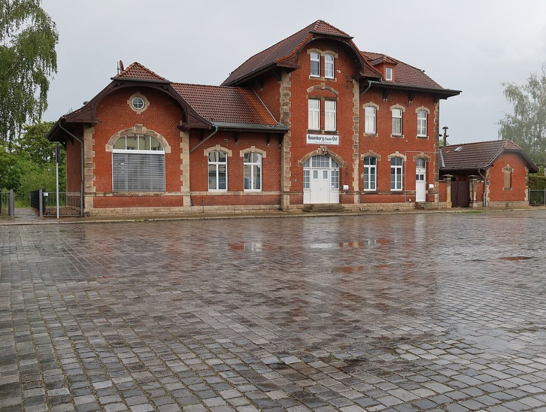 BfNaumburgOstVorplatz