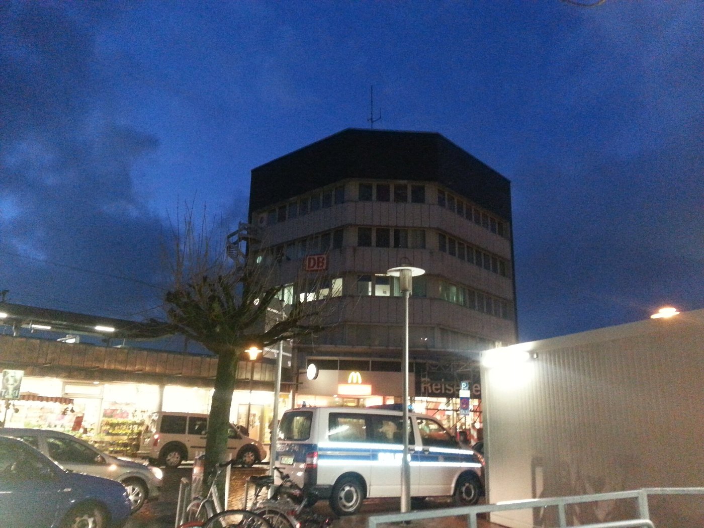 Konrad Adenauer Platz 24534 Neumünster 01