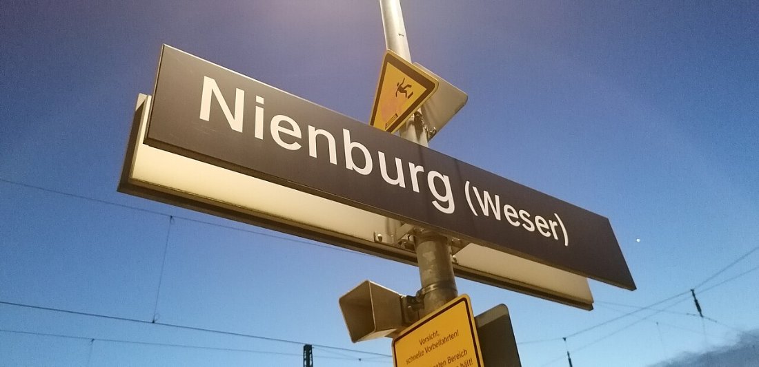 Bahnhofsschild Nienburg (Weser)