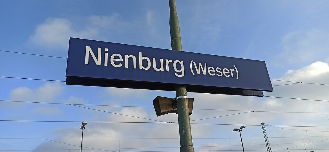 Bahnhofsschild Nienburg (Weser)