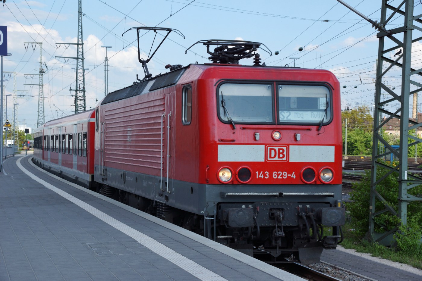 Einfahrende S-Bahn im Nürnberger Hauptbahnhof