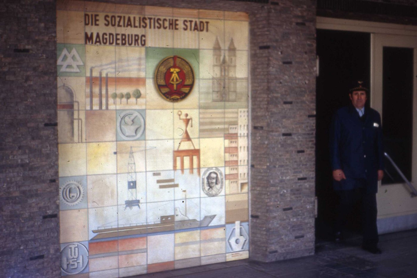 Mural DIE SOZIALISTISCHE STADT MAGDEBURG. Bahnhof Oebisfelde DDR,April 1
