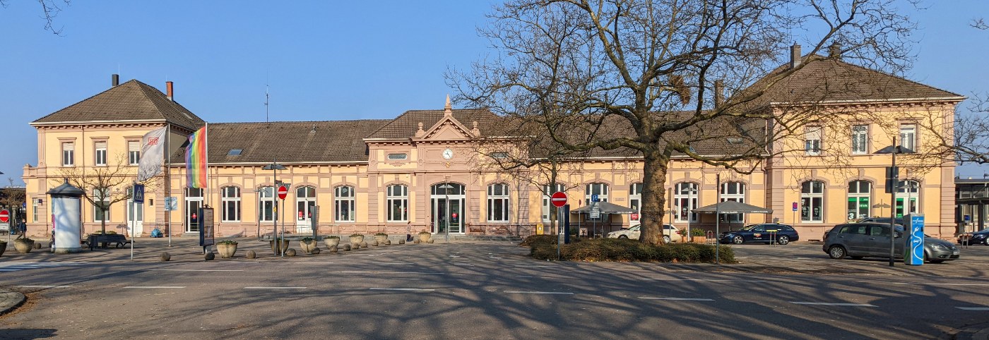 Bahnhof Baden-Baden in Oos, Ansicht