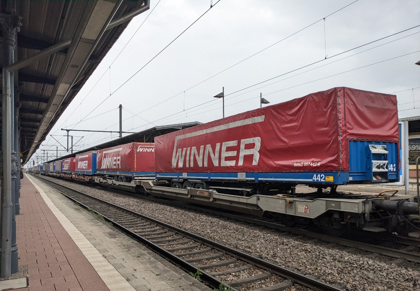 Güterzug am Bahnhof Baden-Baden