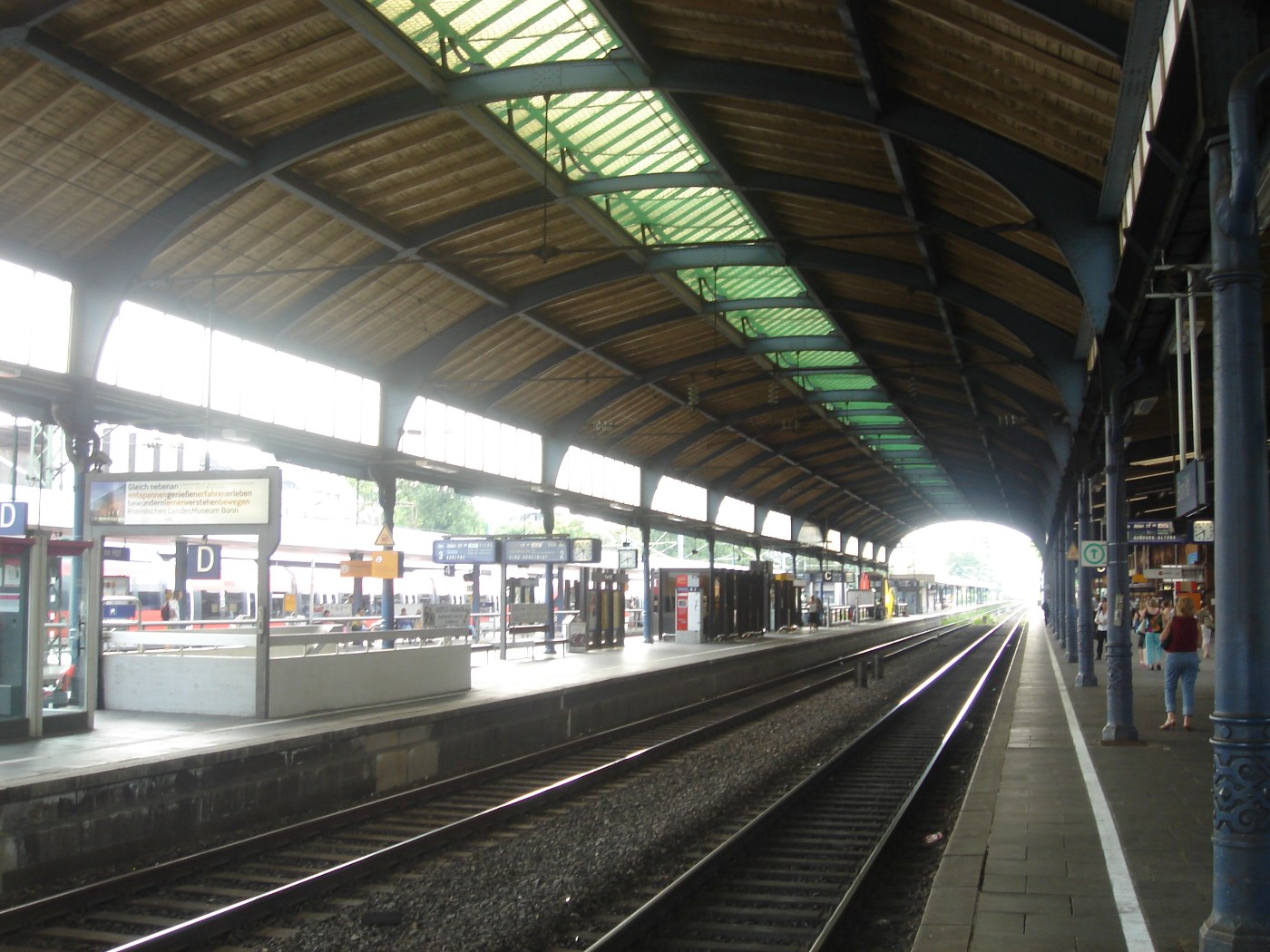 Bahnsteighalle im Bonner Hauptbahnhof