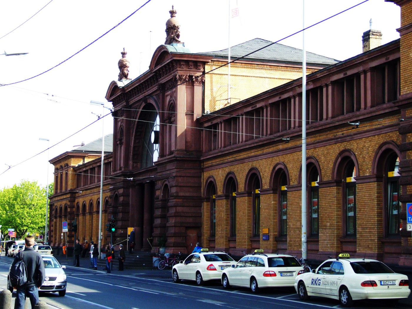 Fassade des Bonner Hauptbahnhofs
