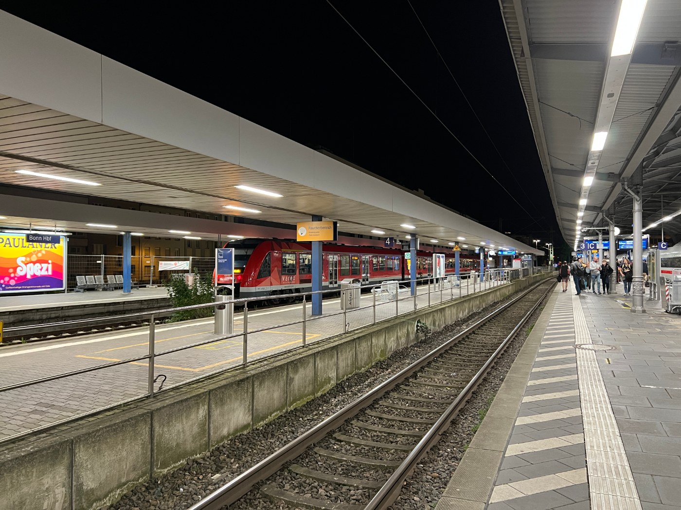 Bonner Hauptbahnhof bei Nacht