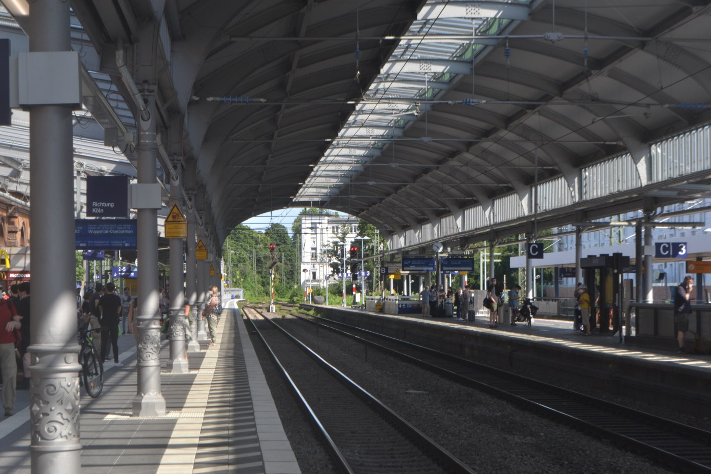 Bonner Hauptbahnhof im Sommer