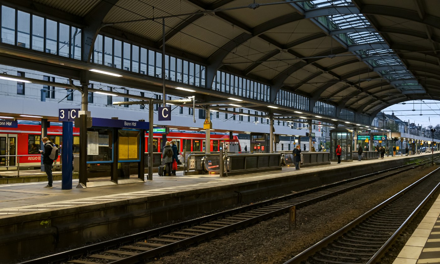 Bonner Hauptbahnhof mit Vorplatz