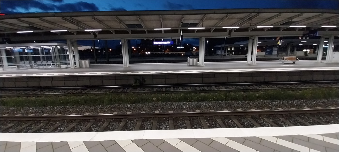 Bahnsteig im Braunschweiger Hauptbahnhof