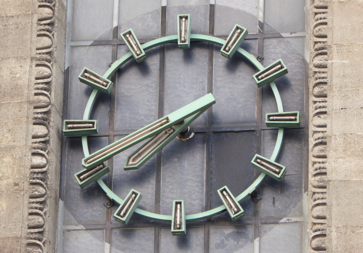 Bahnhofsuhr am Köln Messe/Deutz