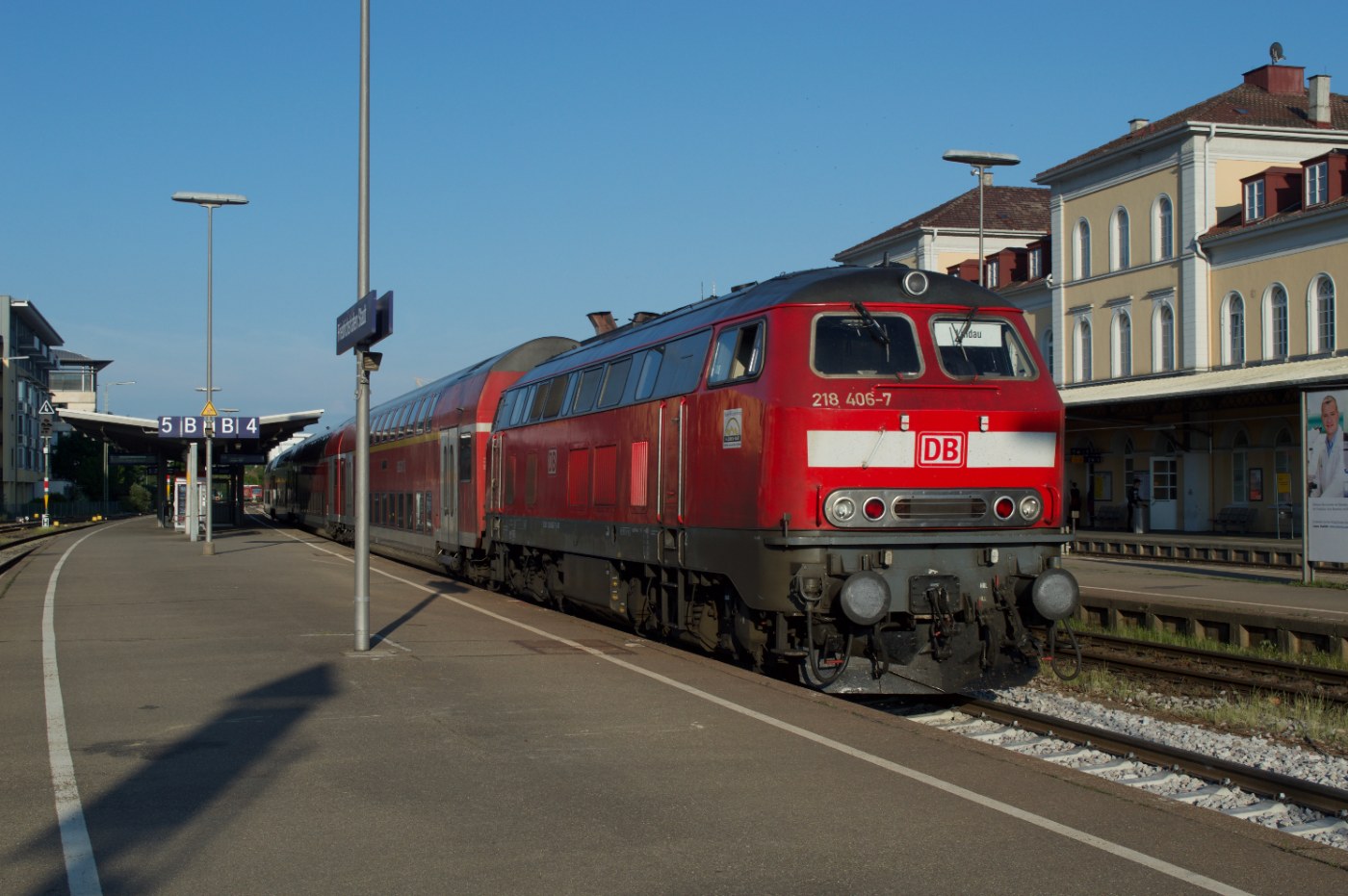 Zug im Bahnhof Friedrichshafen Stadt