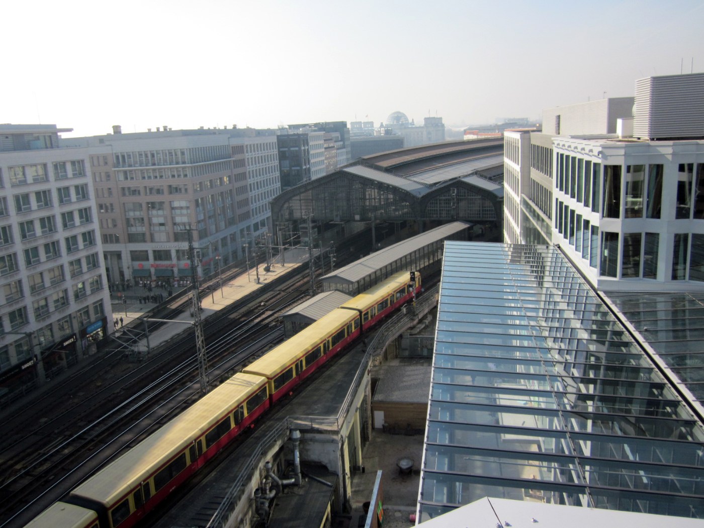 Bahnhof Friedrichstraße bei Nacht