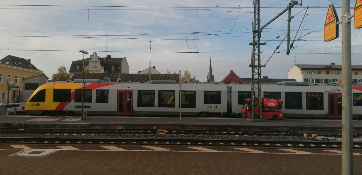Regionaltriebwagen am Bahnhof Fulda