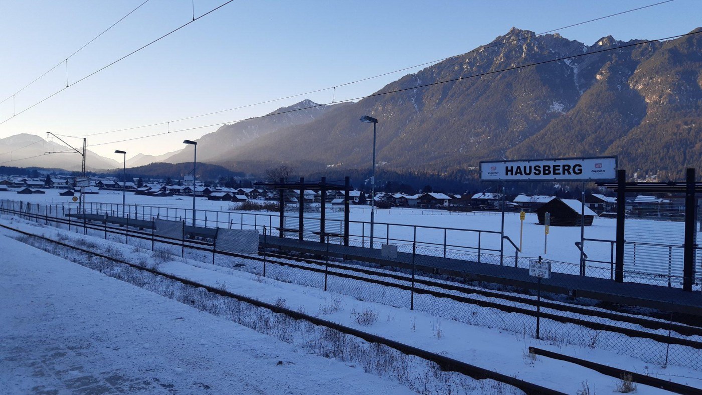 Bahnhof Garmisch-Partenkirchen, Blick zum Hausberg