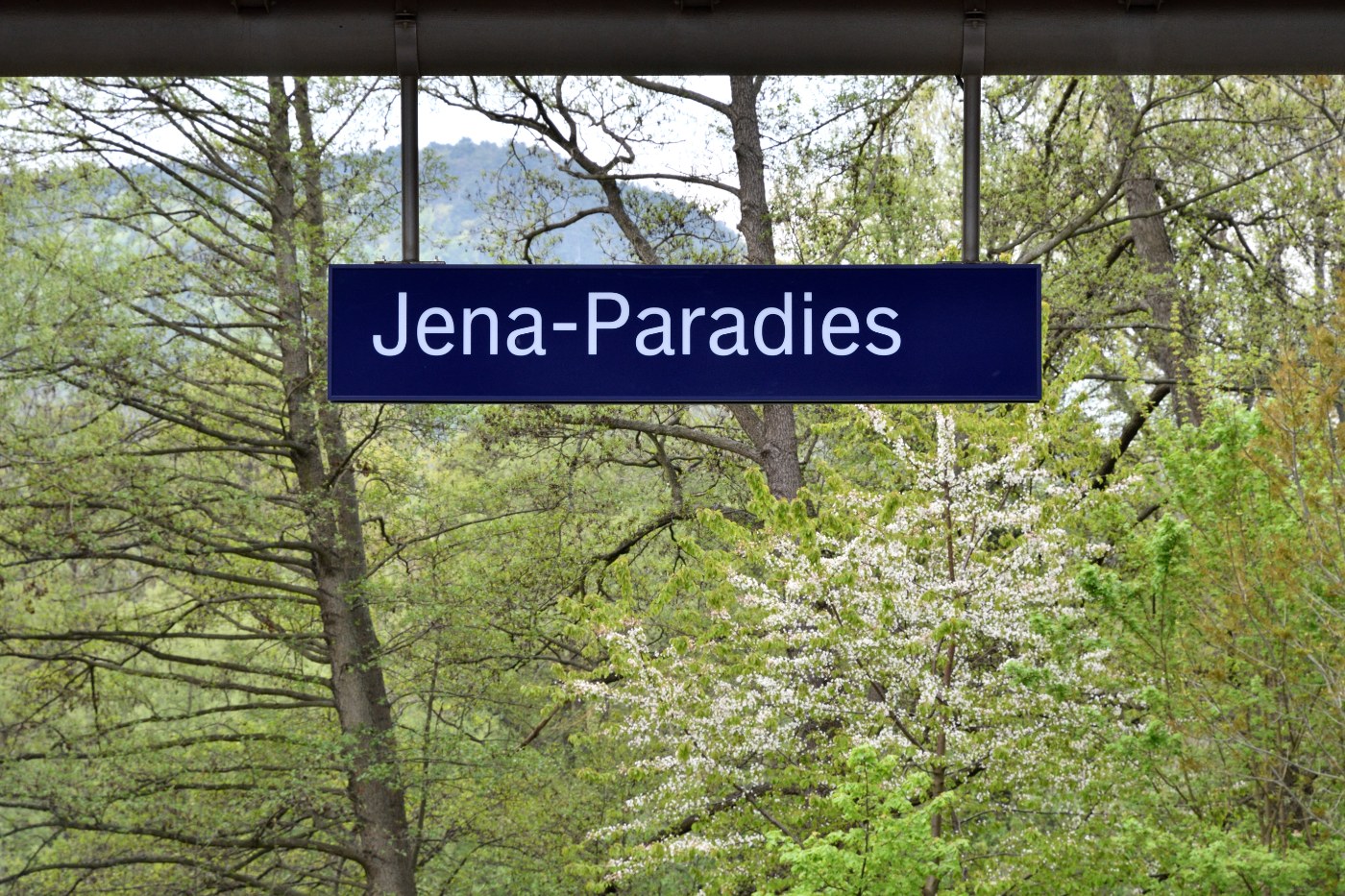 Empfangsgebäude des Bahnhofs Jena Paradies