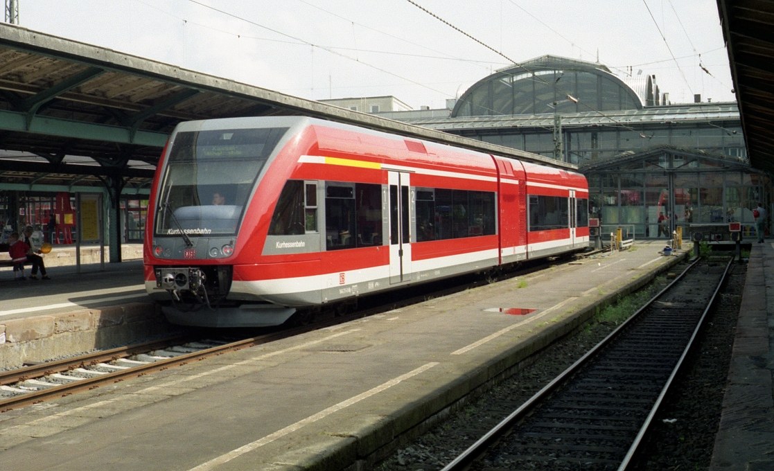 Triebwagen im Kassel Hauptbahnhof