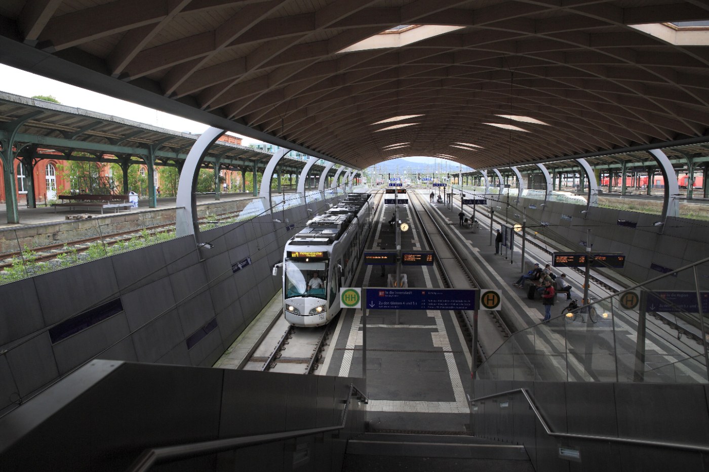 Durchgangsgleishalle im Kassel Hauptbahnhof