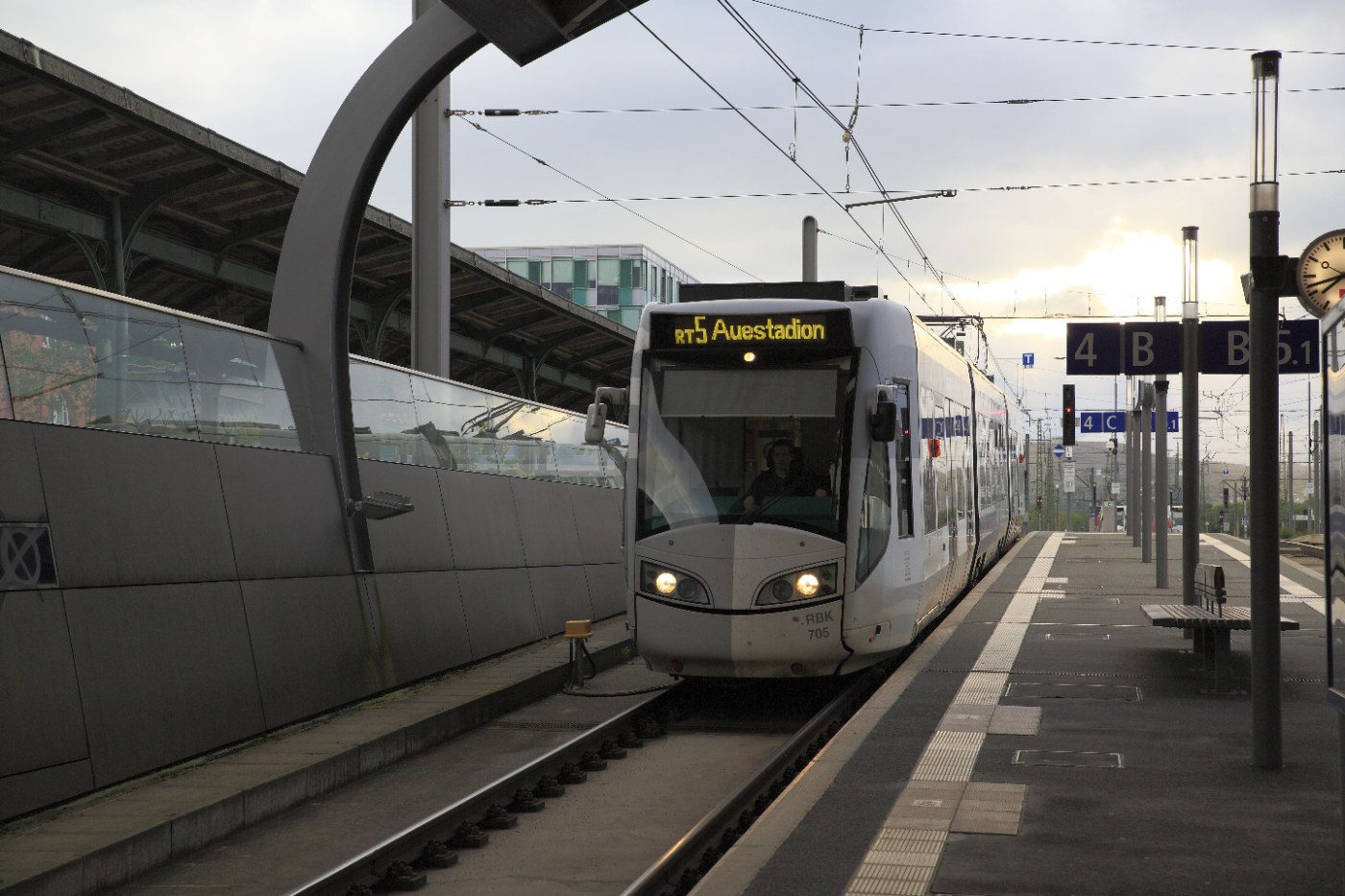 RegioTram im Kassel Hauptbahnhof