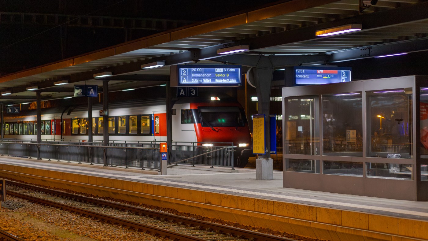 Zug nach Konstanz im Grenzbahnhof Kreuzlingen