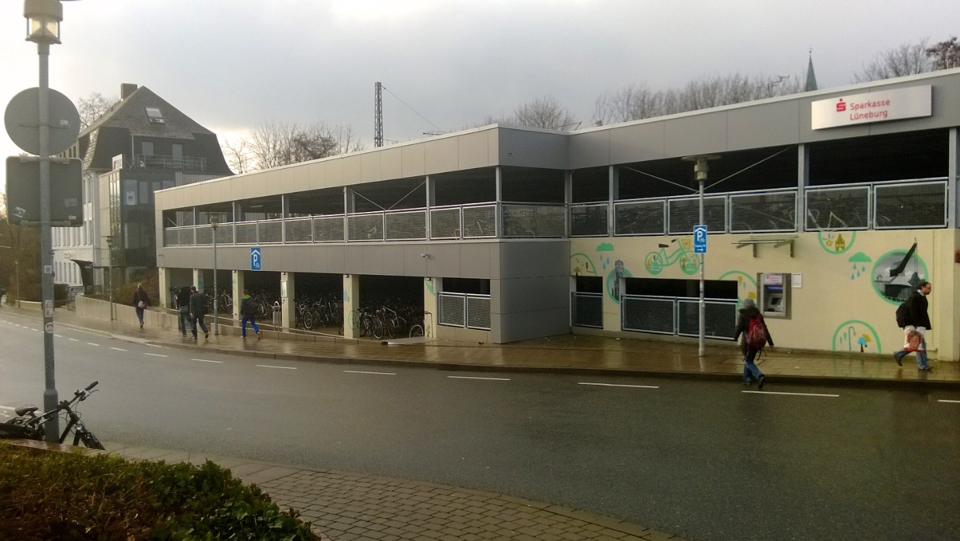 Fahrradparkhaus am Bahnhof Lüneburg