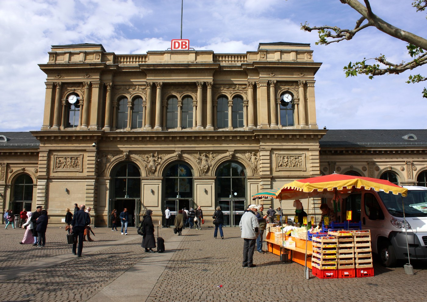 Empfangsgebäude und Vorplatz Mainz Hauptbahnhof