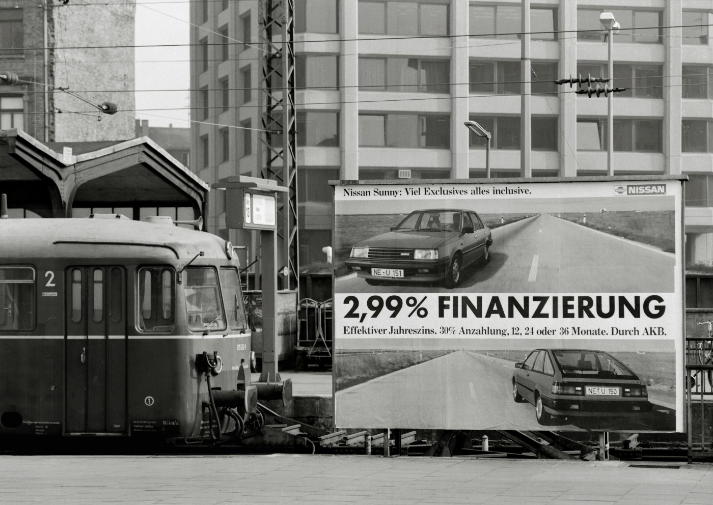 Zug auf Gleis 11 in Mainz Hauptbahnhof