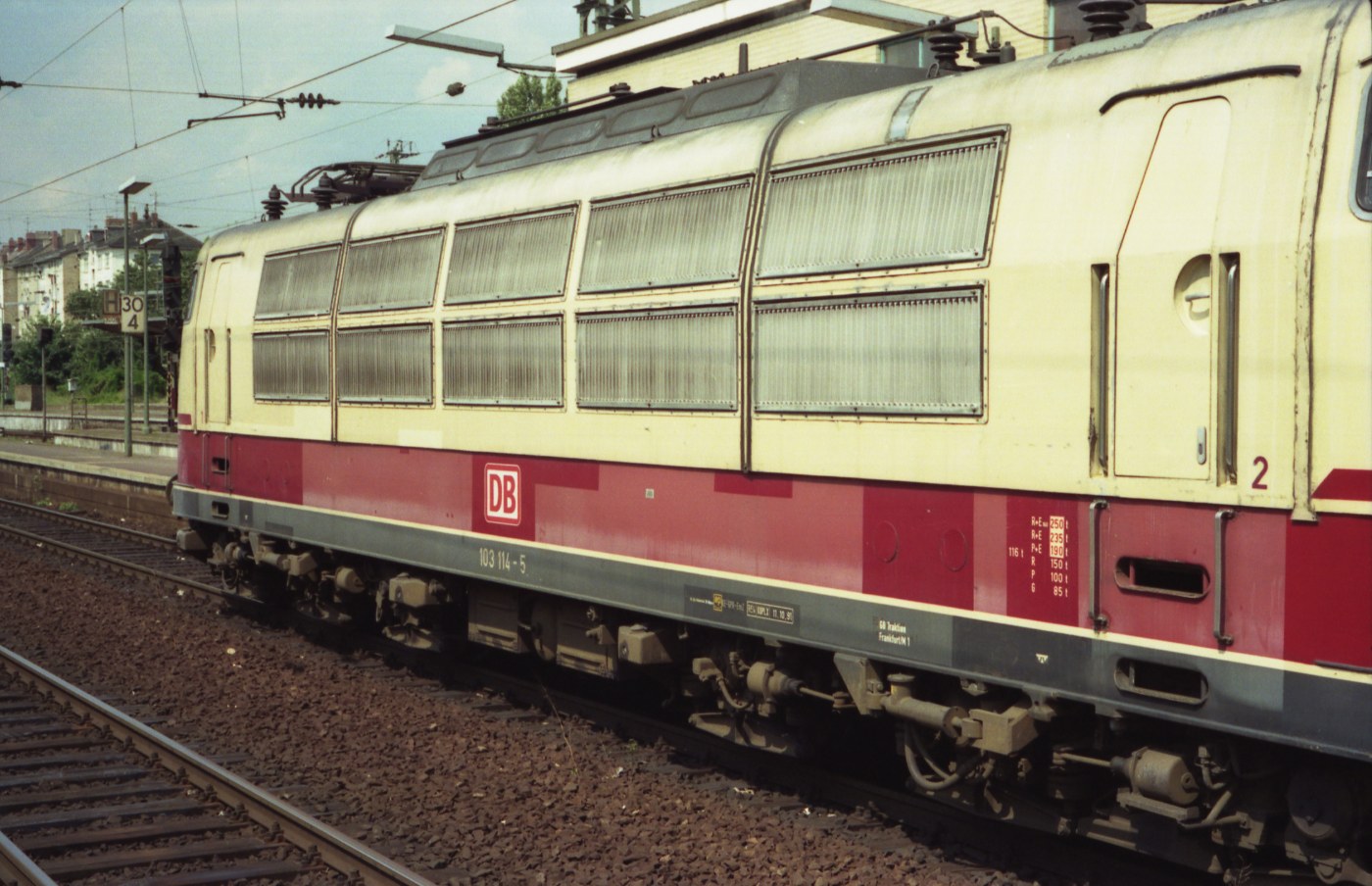 Lokomotive der Baureihe 103 in Mainz