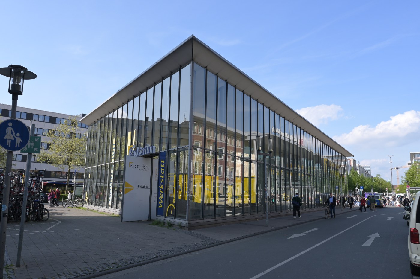 Fassade der Radstation am Münsteraner Hauptbahnhof