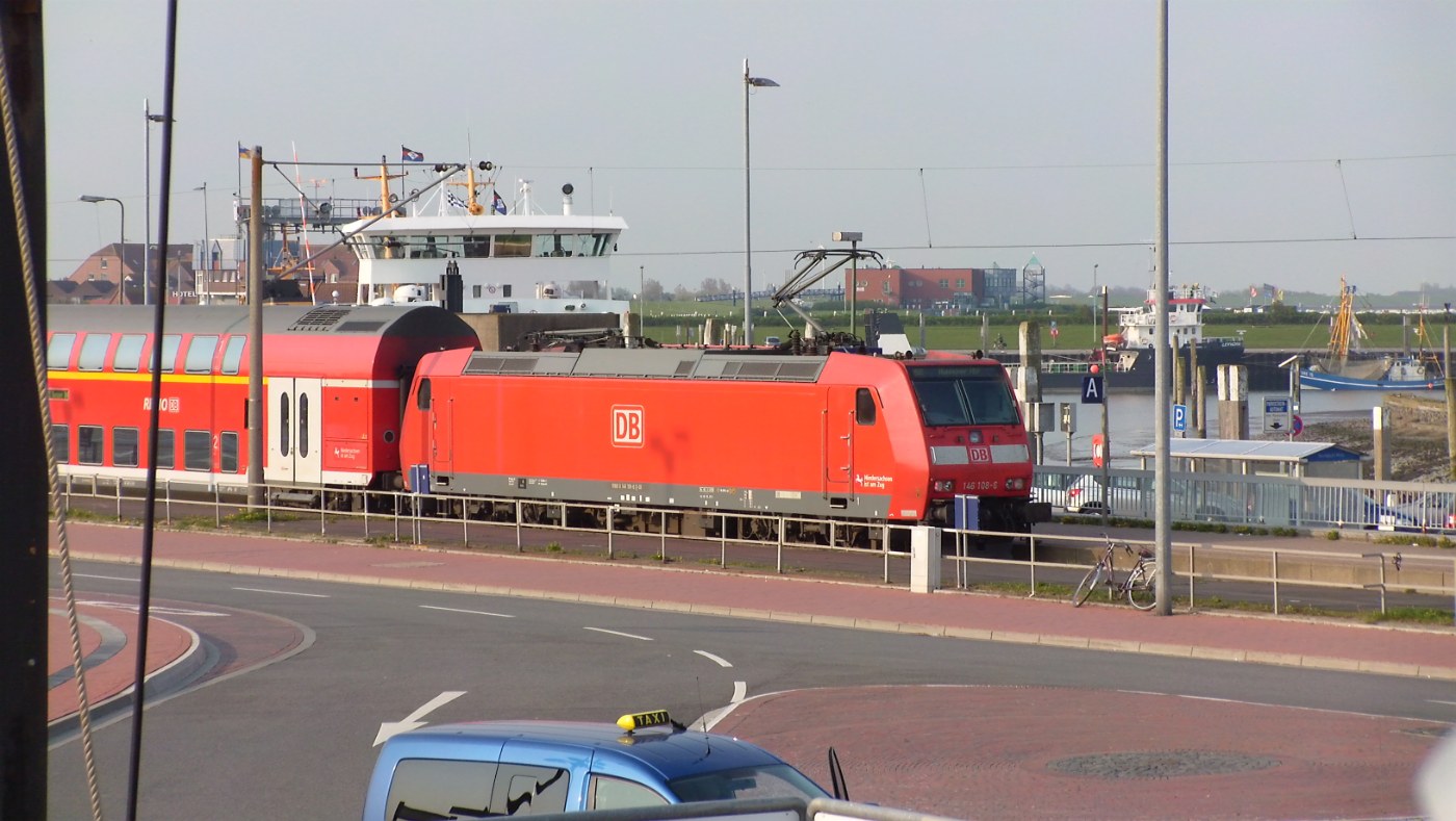 Regionalzug in Norddeich Mole