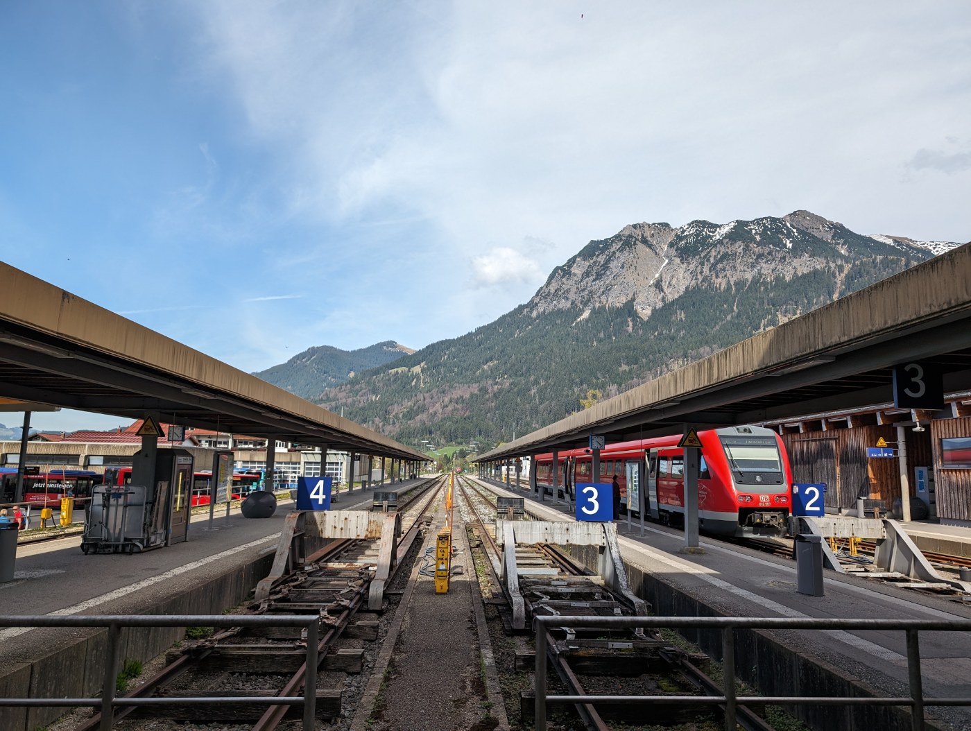 Bahnsteig Gleis 2 und 3 in Oberstdorf