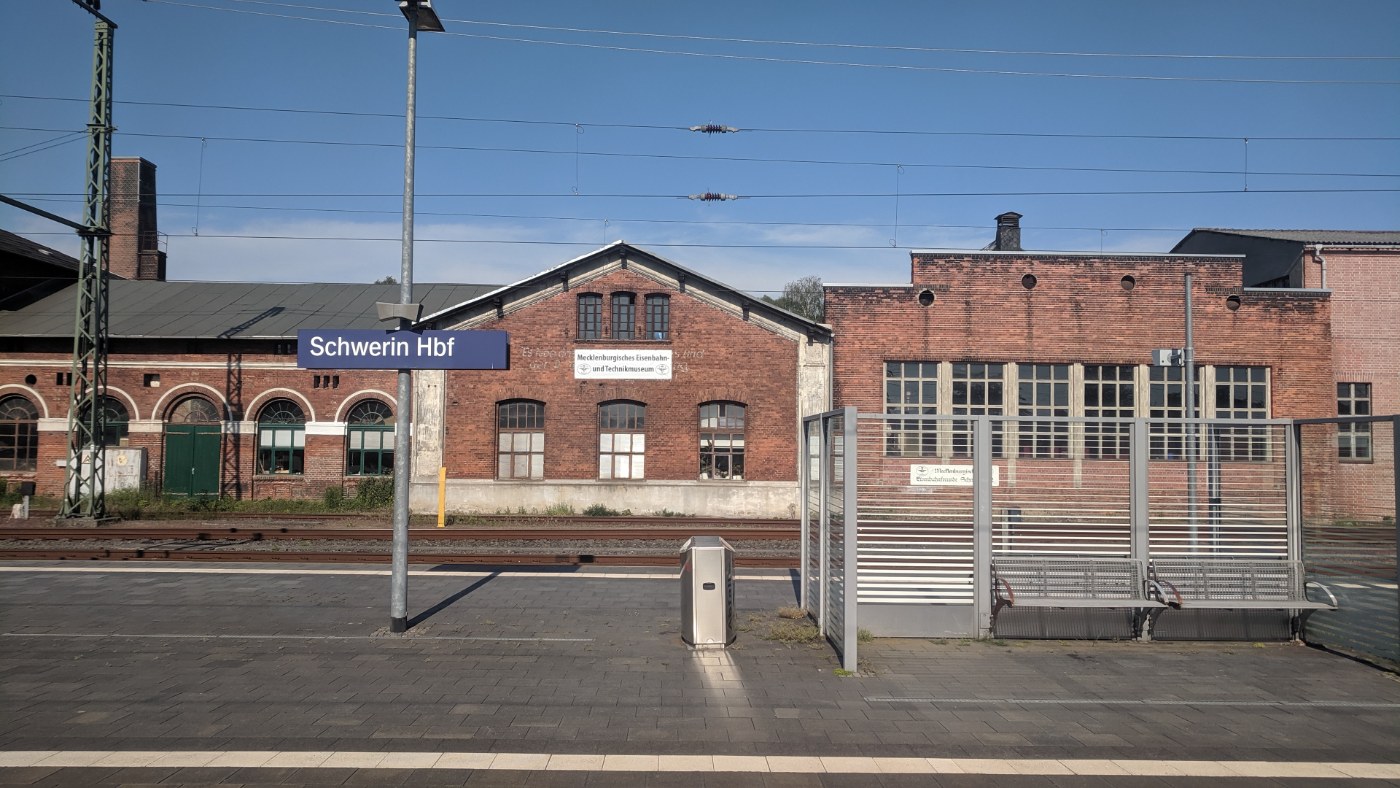 Hauptbahnhof Schwerin, Vorplatz