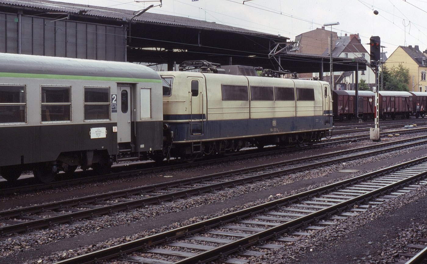 Historische Aufnahme am Trierer Hauptbahnhof 1991