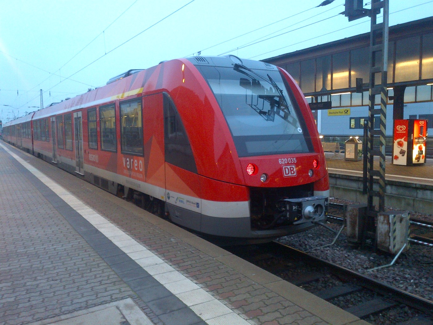Triebwagen im Trierer Hauptbahnhof