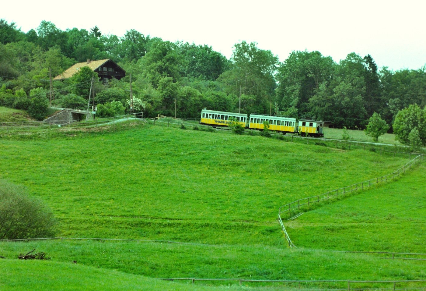 Zahnradbahn der Wendelsteinbahn am Berg