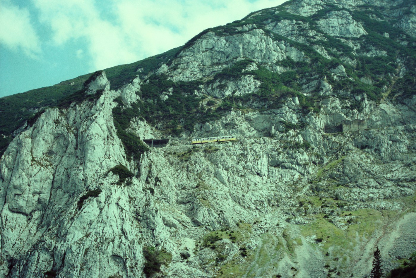 Wendelsteinbahn in der bayerischen Berglandschaft