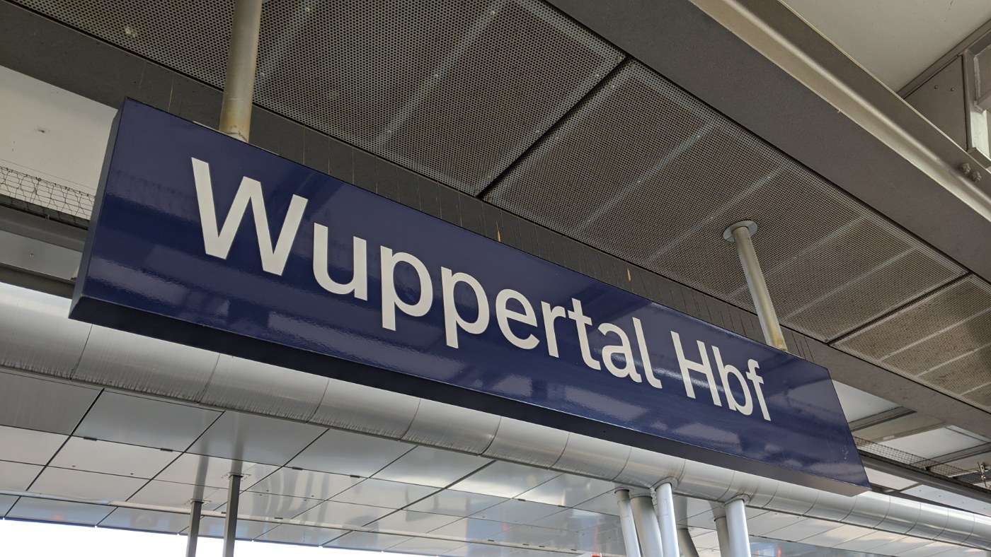 Bahnhofsschild Wuppertal Hauptbahnhof