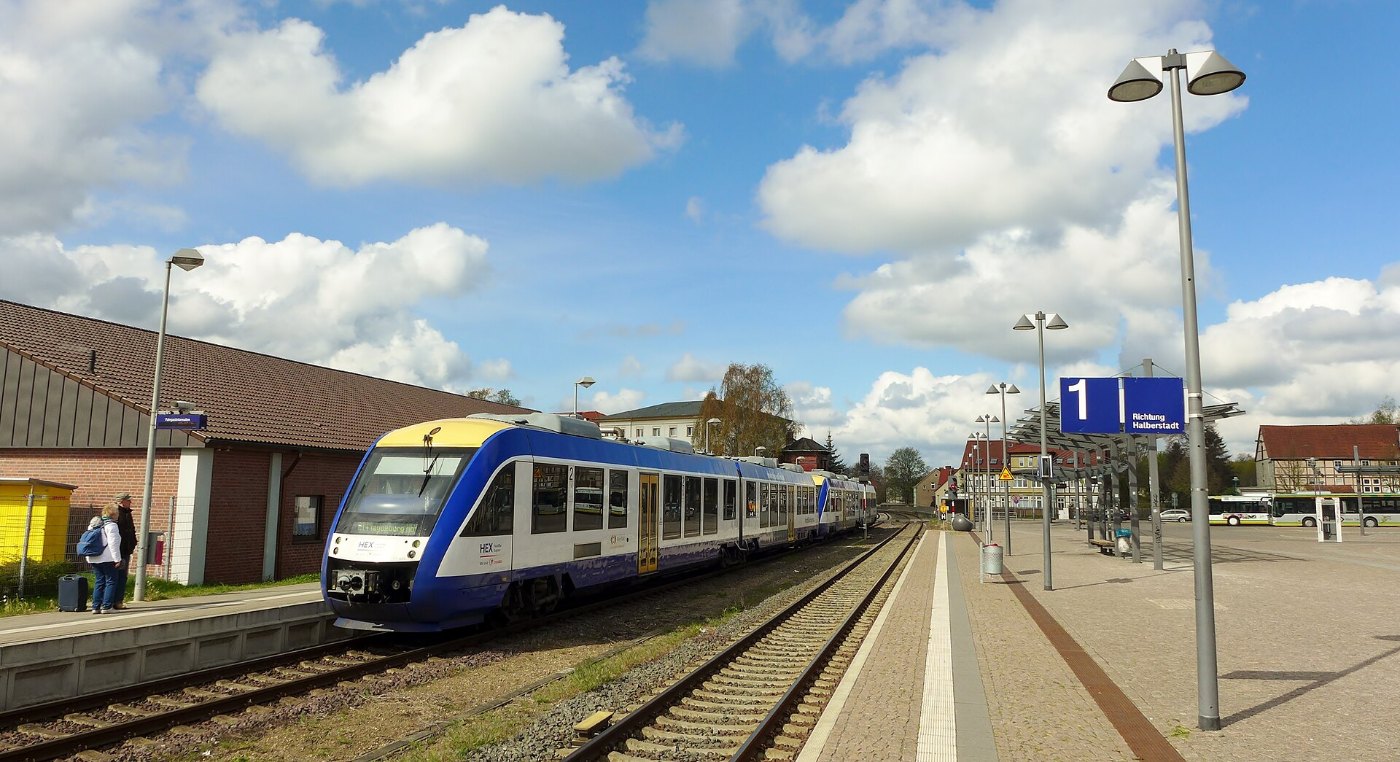 VT 809 Bahnhof Oschersleben (Bode), 2016 (01)