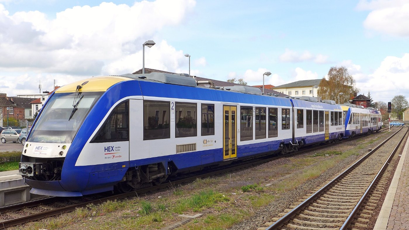 VT 809 Bahnhof Oschersleben (Bode), 2016 (02)