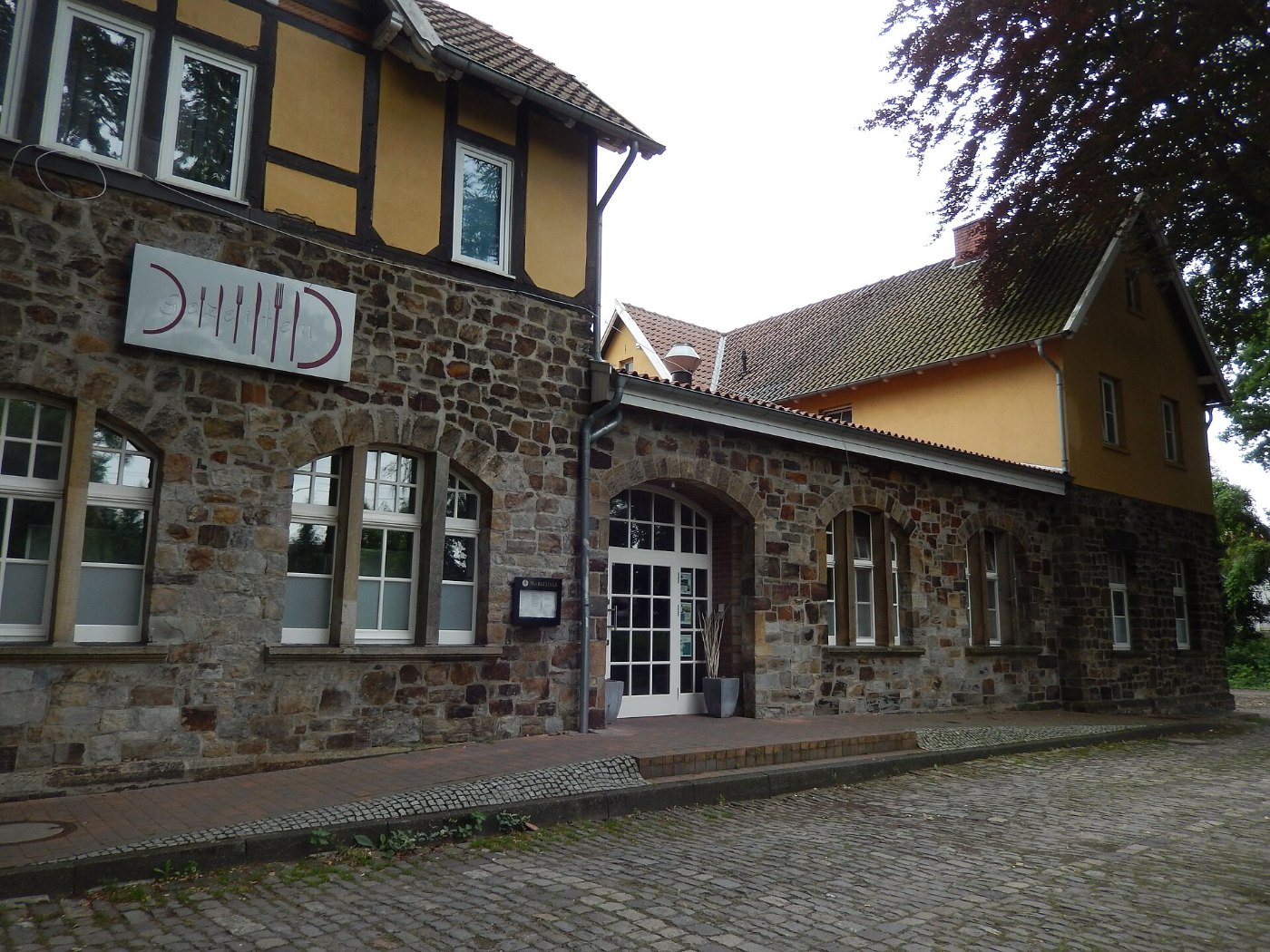 Ehem. Bahnhofsgebäude Osnabrück Eversburg, Restaurant Gezeiten