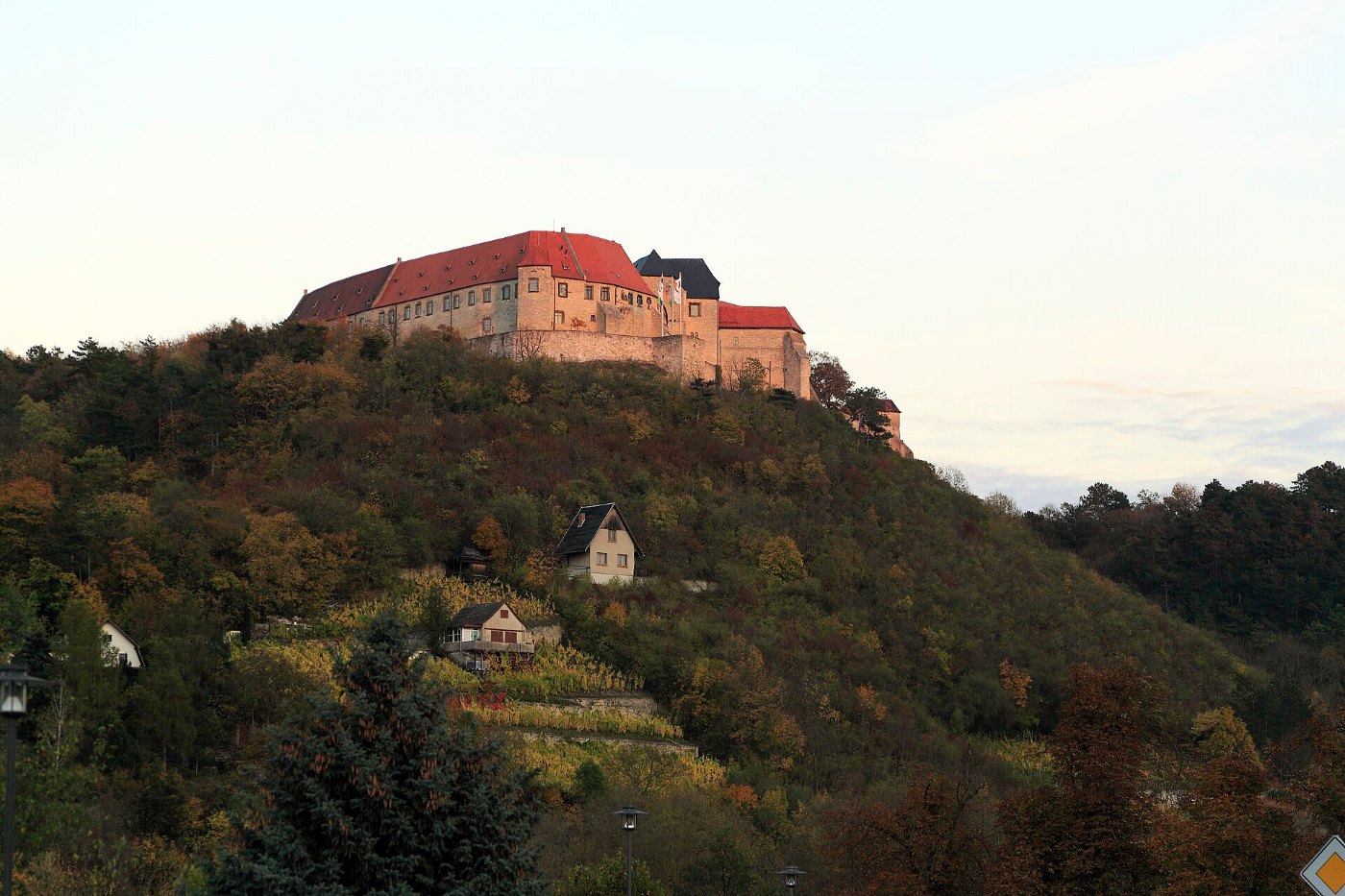 J30 360 Schloss Neuenburg