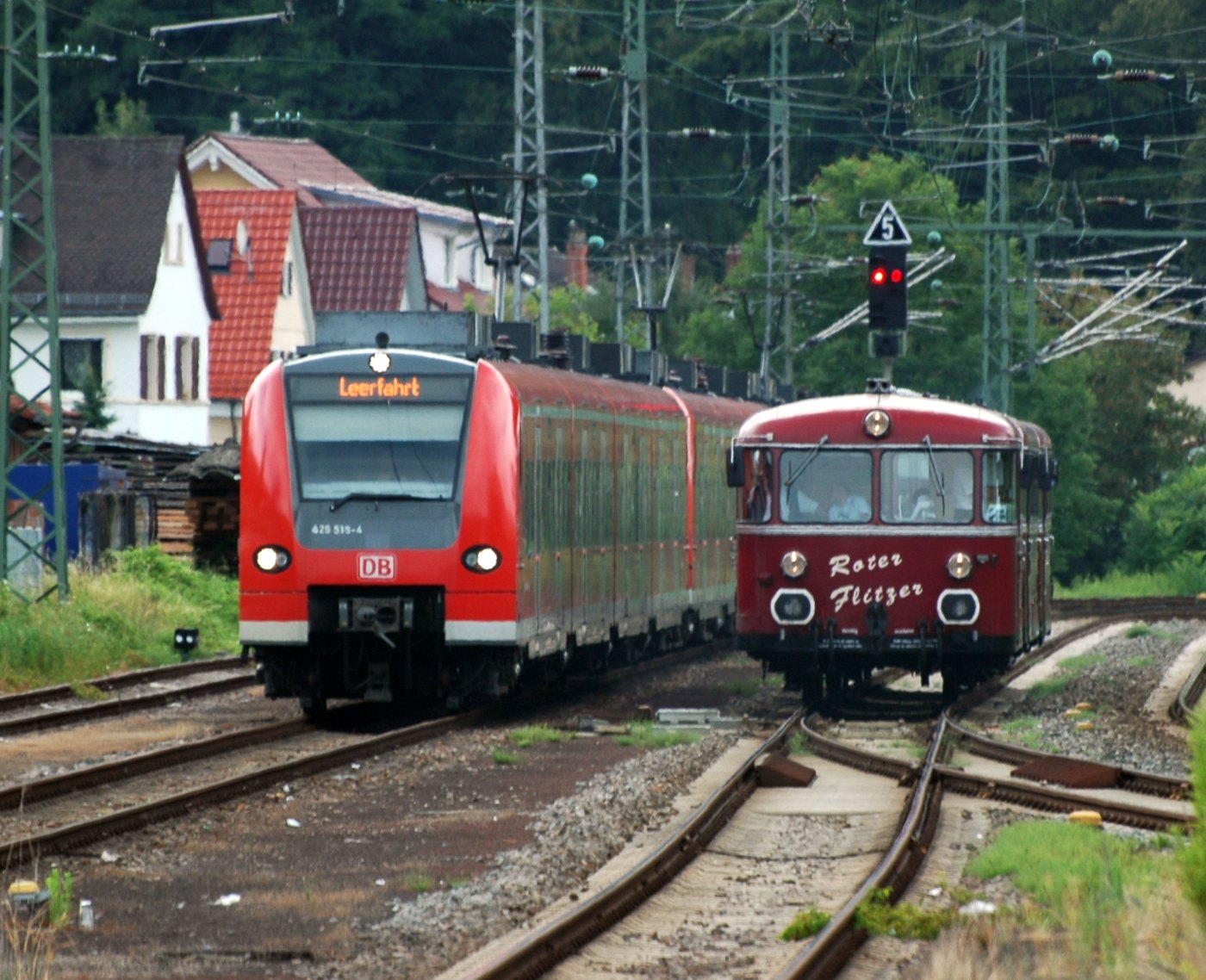 Neckargemünd Uerdinger Schienenbus Der Rote Flitzer und DB 425 2016 07 1