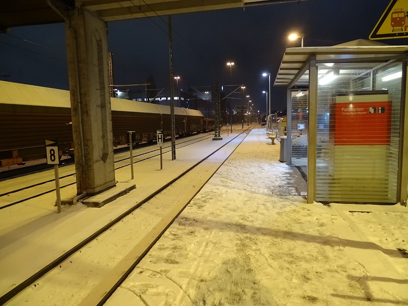 Bahnhof Sindelfingen at night 04