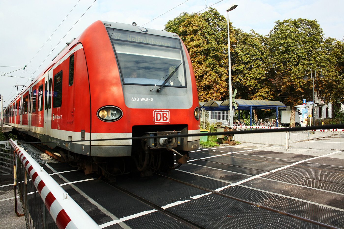 Triebwagen Baureihe 423 S7 Wolfratshausen Ausfahrt aus Bahnhof Pullach i